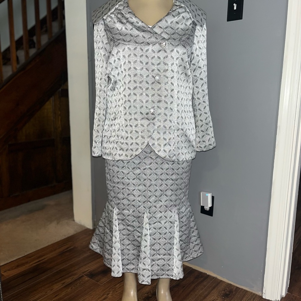 COPY - Nubiano New York silver/grey skirt suit - 18